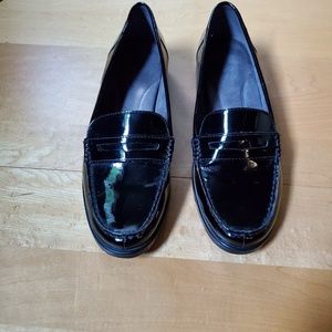 Aerosoles Penny Loafers Black Patent - Very Chic!